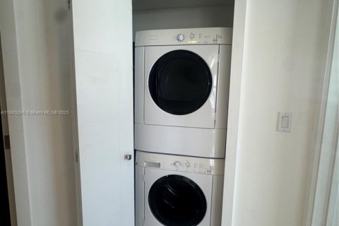 Снять в аренду кондоминиум в Майами-Бич, Флорида 3 спальни, 126.35м2, № 2076699 - фото 22
