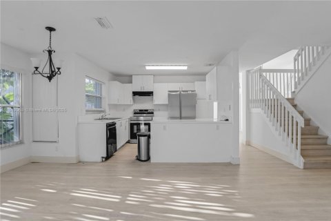 Casa en venta en Pembroke Pines, Florida, 4 dormitorios, 205.59 m2 № 1852255 - foto 13