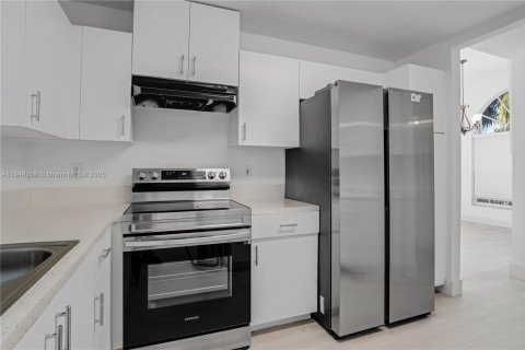Casa en venta en Pembroke Pines, Florida, 4 dormitorios, 205.59 m2 № 1852255 - foto 11