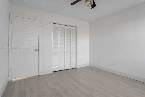 Casa en venta en Pembroke Pines, Florida, 4 dormitorios, 205.59 m2 № 1852255 - foto 28