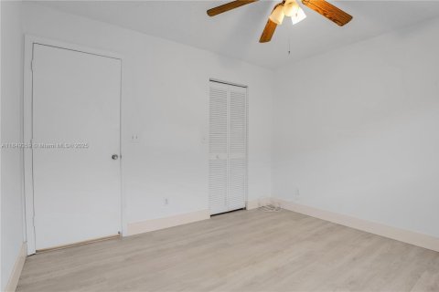 Casa en venta en Pembroke Pines, Florida, 4 dormitorios, 205.59 m2 № 1852255 - foto 18