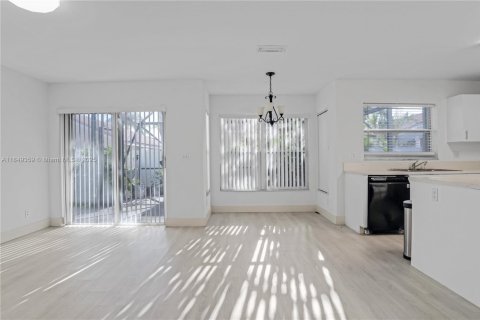 Casa en venta en Pembroke Pines, Florida, 4 dormitorios, 205.59 m2 № 1852255 - foto 15
