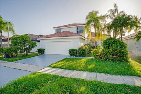 Casa en venta en Pembroke Pines, Florida, 4 dormitorios, 205.59 m2 № 1852255 - foto 1