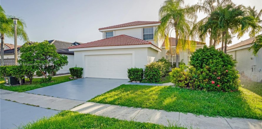Casa en Pembroke Pines, Florida 4 dormitorios, 205.59 m2 № 1852255