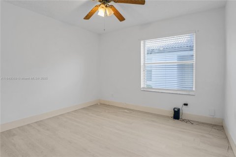 Casa en venta en Pembroke Pines, Florida, 4 dormitorios, 205.59 m2 № 1852255 - foto 17