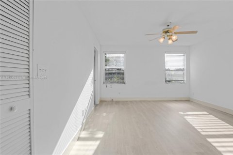 Casa en venta en Pembroke Pines, Florida, 4 dormitorios, 205.59 m2 № 1852255 - foto 23