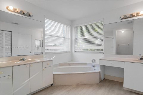 Casa en venta en Pembroke Pines, Florida, 4 dormitorios, 205.59 m2 № 1852255 - foto 29