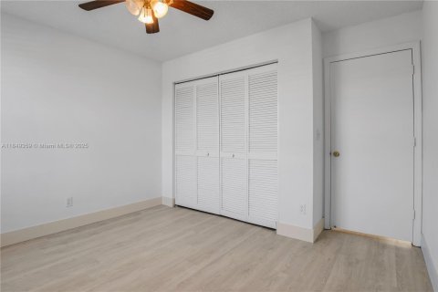 Casa en venta en Pembroke Pines, Florida, 4 dormitorios, 205.59 m2 № 1852255 - foto 26