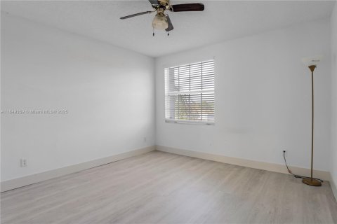 Casa en venta en Pembroke Pines, Florida, 4 dormitorios, 205.59 m2 № 1852255 - foto 27