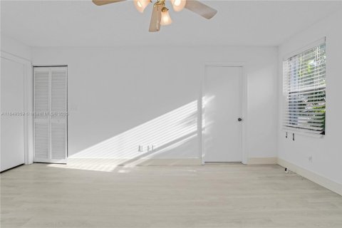Casa en venta en Pembroke Pines, Florida, 4 dormitorios, 205.59 m2 № 1852255 - foto 24