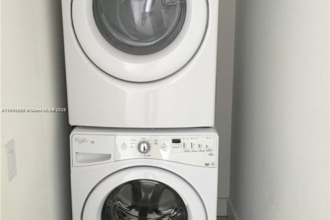 Copropriété à louer à Miami, Floride: 2 chambres, 94.02 m2 № 1940072 - photo 14