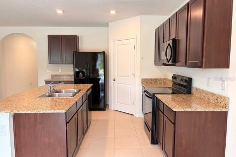 Villa ou maison à louer à Zephyrhills, Floride: 5 chambres, 241.64 m2 № 2399010 - photo 4