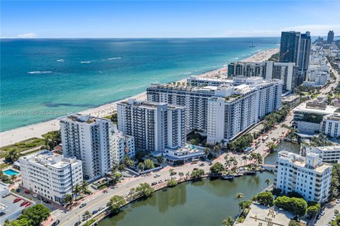 Condo in Miami Beach, Florida, 1 bedroom № 1983802 - photo 26