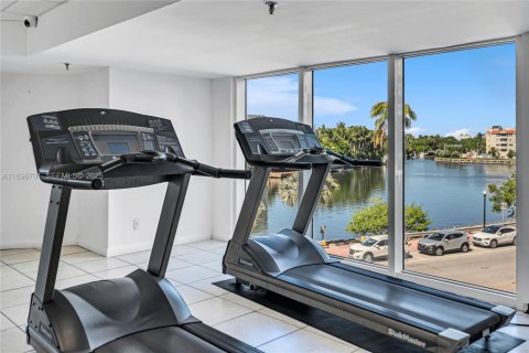 Condo in Miami Beach, Florida, 1 bedroom № 1983802 - photo 30