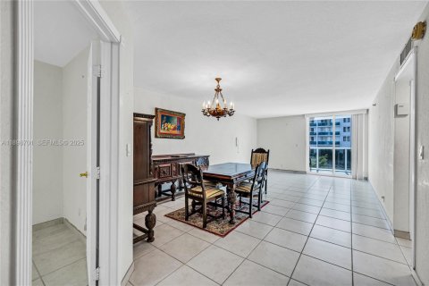 Condo in Miami Beach, Florida, 1 bedroom № 1983802 - photo 5