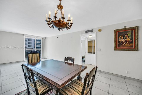 Condo in Miami Beach, Florida, 1 bedroom № 1983802 - photo 4