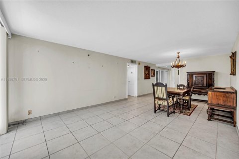 Condo in Miami Beach, Florida, 1 bedroom № 1983802 - photo 22