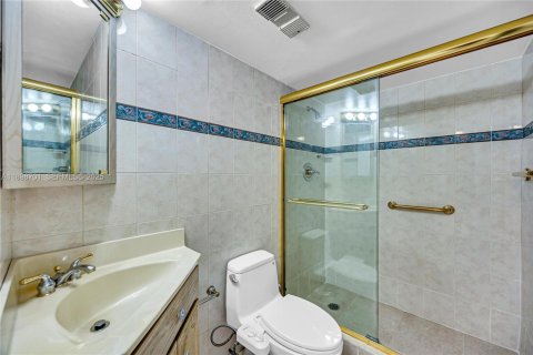 Condo in Miami Beach, Florida, 1 bedroom № 1983802 - photo 20