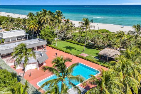 Condo in Miami Beach, Florida, 1 bedroom № 1983802 - photo 1