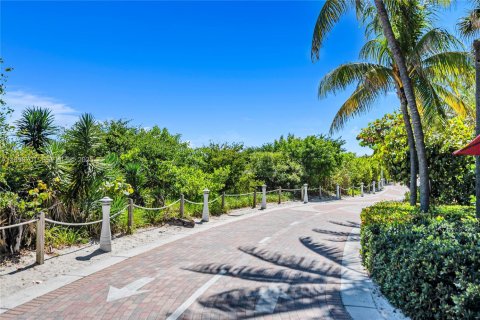 Condo in Miami Beach, Florida, 1 bedroom № 1983802 - photo 9