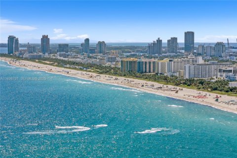 Condo in Miami Beach, Florida, 1 bedroom № 1983802 - photo 11