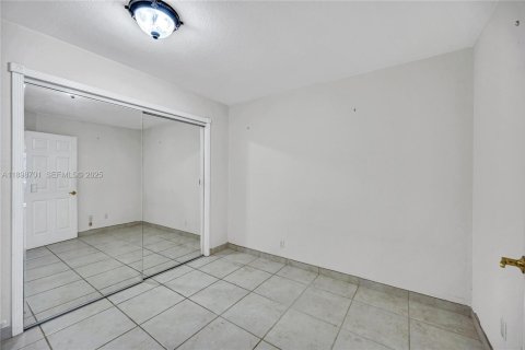 Condo in Miami Beach, Florida, 1 bedroom № 1983802 - photo 18