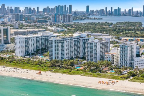 Condo in Miami Beach, Florida, 1 bedroom № 1983802 - photo 24