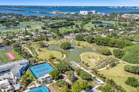 Condo in Miami Beach, Florida, 1 bedroom № 1983802 - photo 27