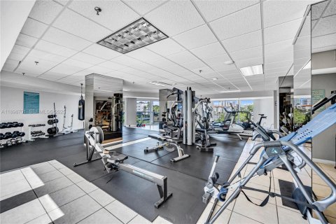 Condo in Miami Beach, Florida, 1 bedroom № 1983802 - photo 28