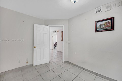 Condo in Miami Beach, Florida, 1 bedroom № 1983802 - photo 6