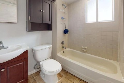 Duplex in Orlando, Florida 2 bedrooms, 83.52 sq.m. № 1681530 - photo 24