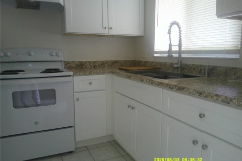 Townhouse in Kissimmee, Florida 2 bedrooms, 99.03 sq.m. № 2284135 - photo 12