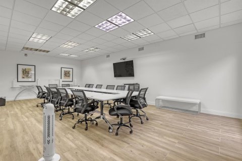 Propiedad comercial en venta en West Palm Beach, Florida № 2346174 - foto 16
