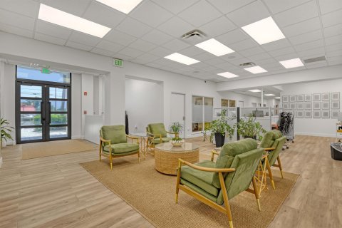 Propiedad comercial en venta en West Palm Beach, Florida № 2346174 - foto 12