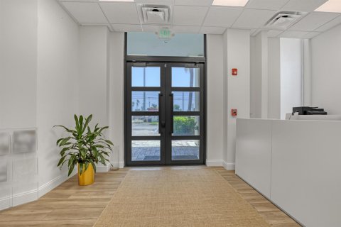 Propiedad comercial en venta en West Palm Beach, Florida № 2346174 - foto 9