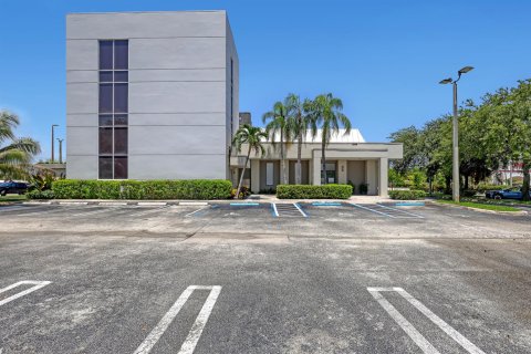 Propiedad comercial en venta en West Palm Beach, Florida № 2346174 - foto 5