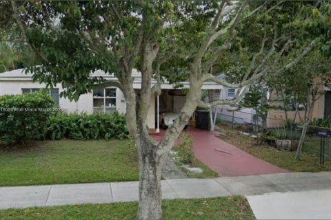 Casa en venta en West Palm Beach, Florida, 2 dormitorios, 97.45 m2 № 1965122 - foto 1