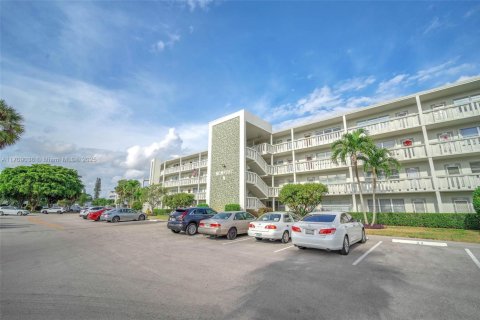 Condo in Deerfield Beach, Florida, 1 bedroom  № 1715305 - photo 18