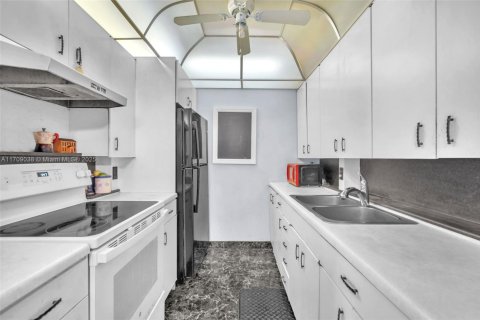 Condo in Deerfield Beach, Florida, 1 bedroom  № 1715305 - photo 2