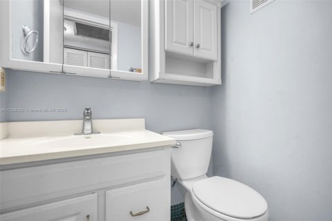 Condo in Deerfield Beach, Florida, 1 bedroom  № 1715305 - photo 10