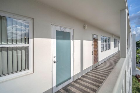 Condo in Deerfield Beach, Florida, 1 bedroom  № 1715305 - photo 20