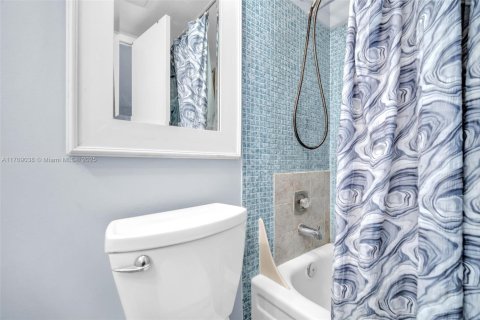 Condo in Deerfield Beach, Florida, 1 bedroom  № 1715305 - photo 11