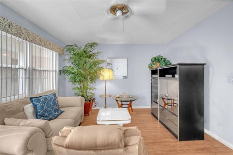 Condo in Deerfield Beach, Florida, 1 bedroom  № 1715305 - photo 1