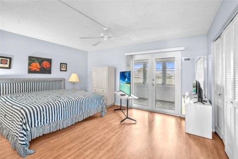 Condo in Deerfield Beach, Florida, 1 bedroom  № 1715305 - photo 9