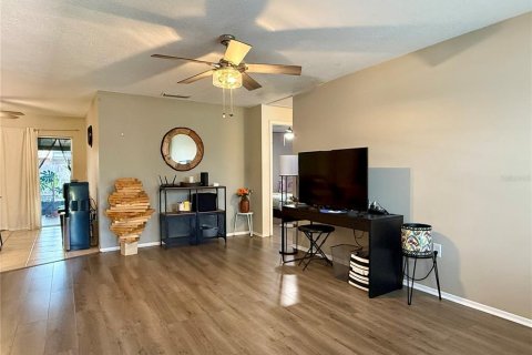 Casa en alquiler en Saint Petersburg, Florida, 2 dormitorios, 94.3 m2 № 1907271 - foto 7