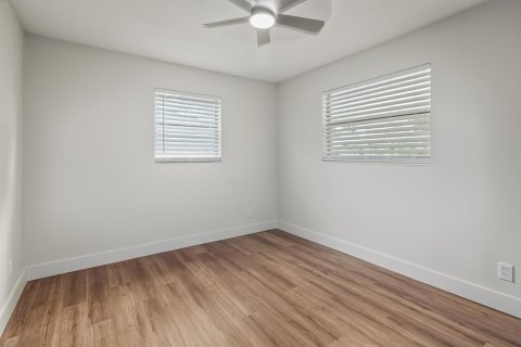 House in Vero Beach, Florida 3 bedrooms, 123.1 sq.m. № 2400517 - photo 17