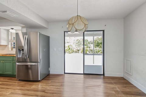 House in Vero Beach, Florida 3 bedrooms, 123.1 sq.m. № 2400517 - photo 11