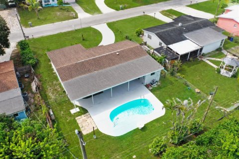 House in Vero Beach, Florida 3 bedrooms, 123.1 sq.m. № 2400517 - photo 28
