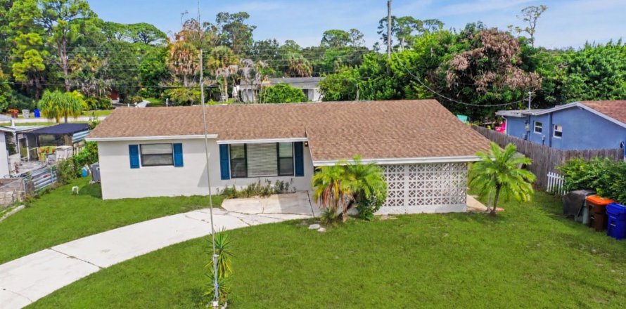 House in Vero Beach, Florida 3 bedrooms, 123.1 sq.m. № 2400517