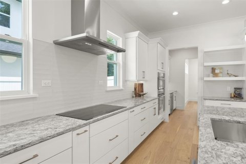 House in Orlando, Florida 4 bedrooms, 297.1 sq.m. № 1837342 - photo 17